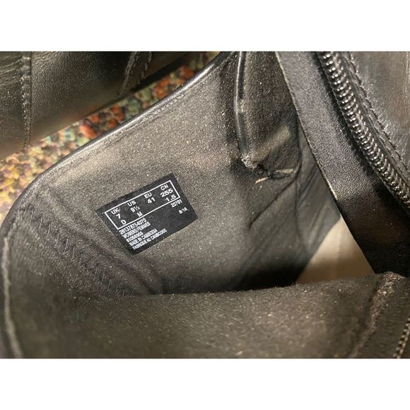 Clarks Black Leather Ankle Boots size 9.5 - Picture 3 of 5